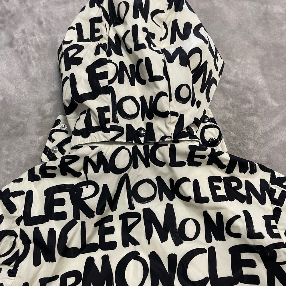 Price firm Moncler kids jacket - Picture 8 of 11